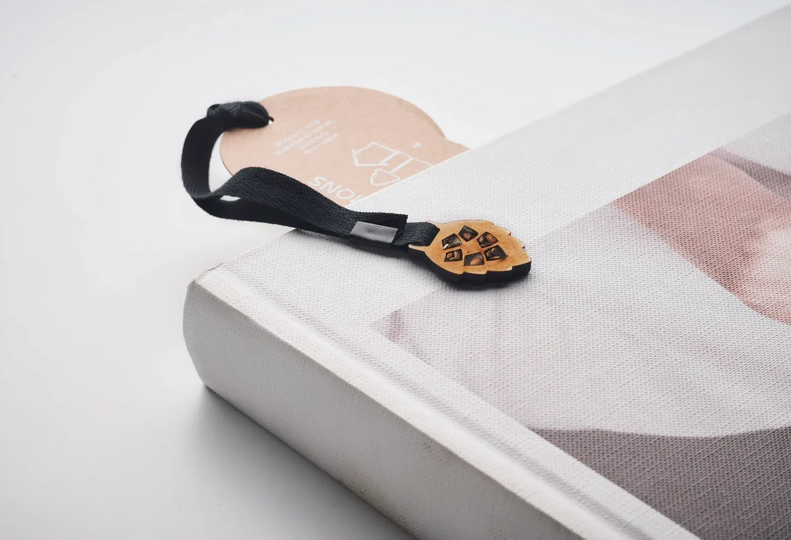 Growbookmark™ Plantable Pine Seed Bookmark – Cotton Rope — Beige