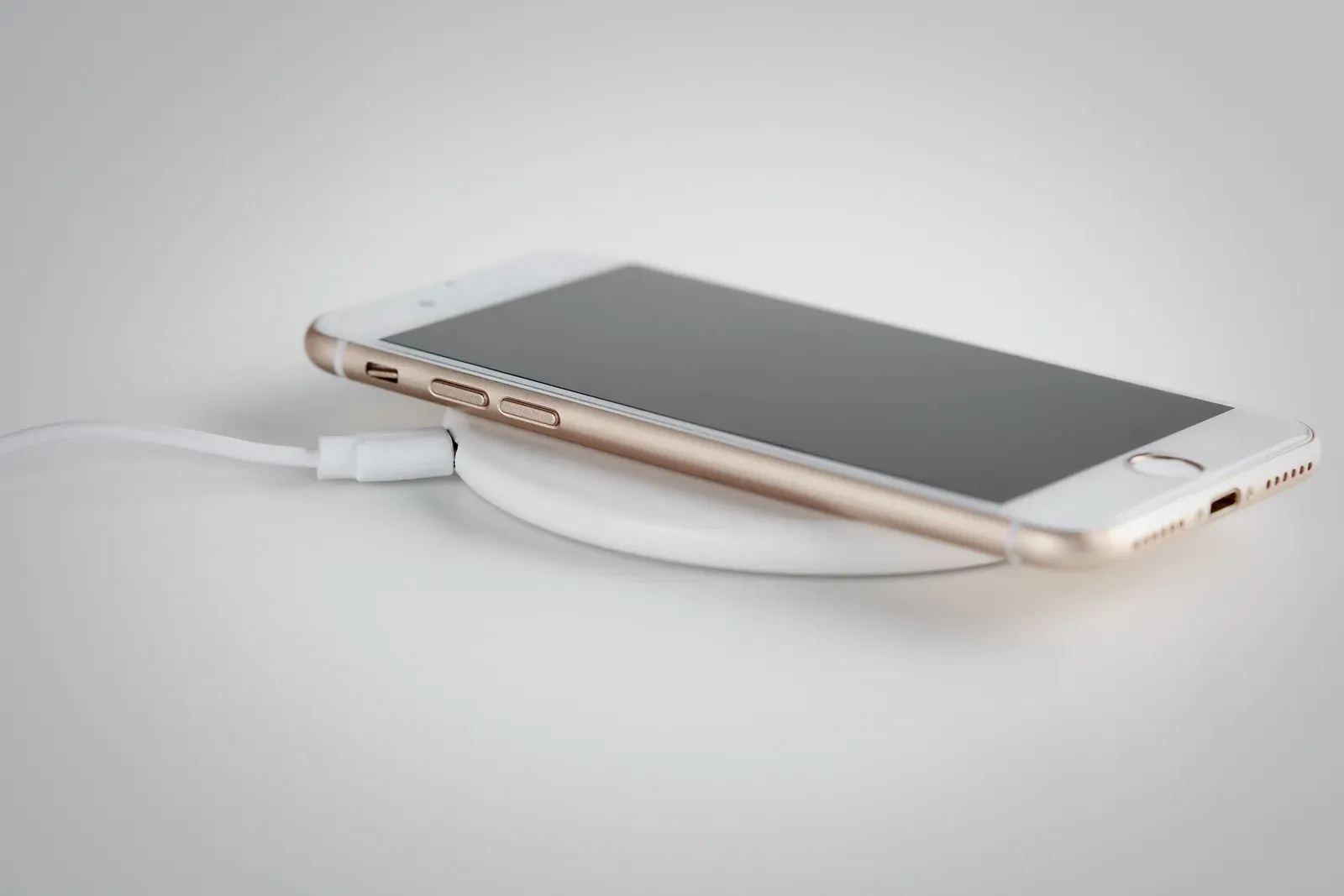 Twing Recycled ABS Wireless Charger – 10W Quick Charging — White