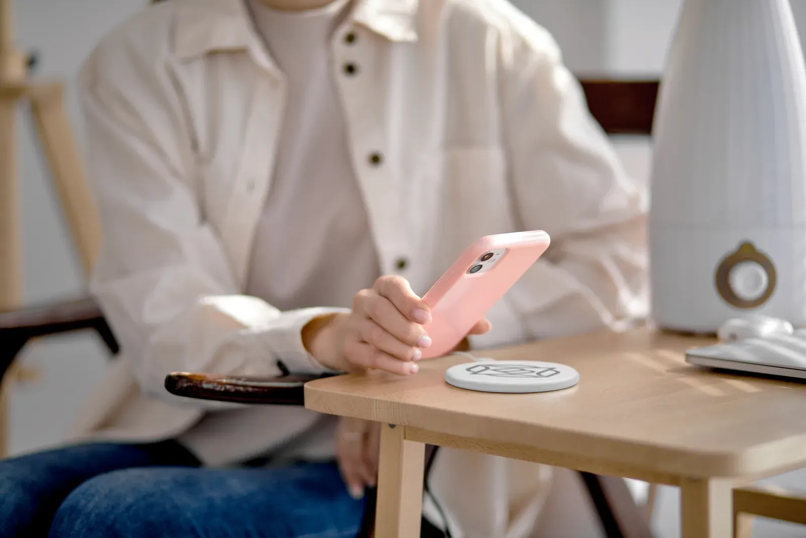 Twing Recycled ABS Wireless Charger – 10W Quick Charging — White