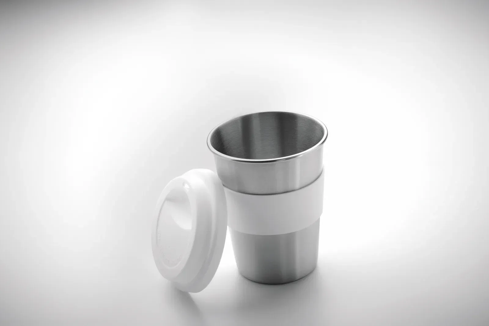 Irmug – Stainless Steel Single Wall Tumbler with Silicone Lid and Grip — White