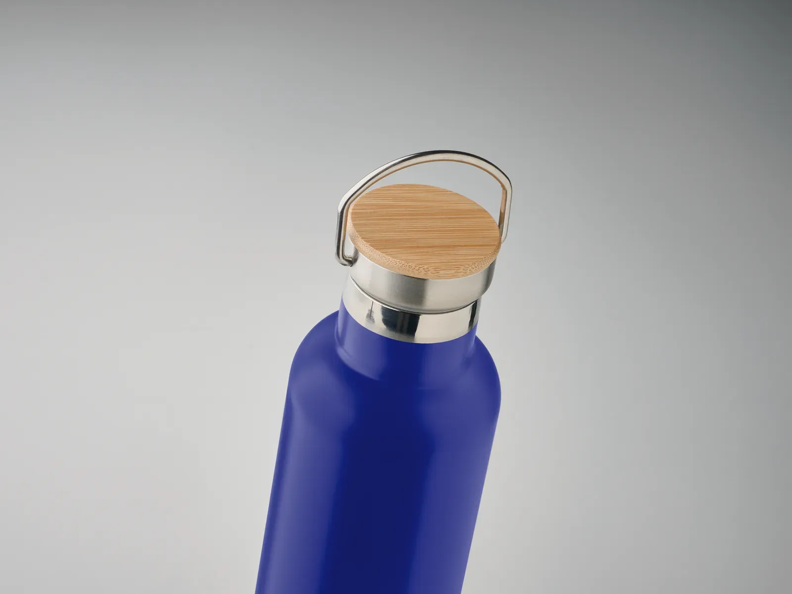 Helsinki Med – Double Wall Stainless Steel Insulating Vacuum Flask with Bamboo Lid and Carry Handle — Blue