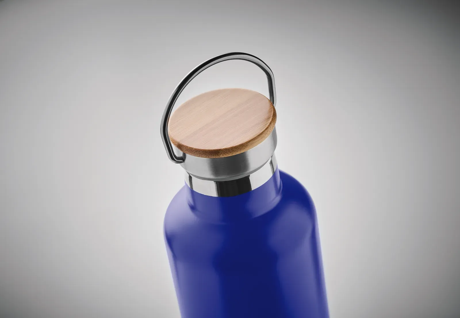 Helsinki Large – Double Wall Stainless Steel Insulating Vacuum Flask with Bamboo Lid and Carry Handle — Blue