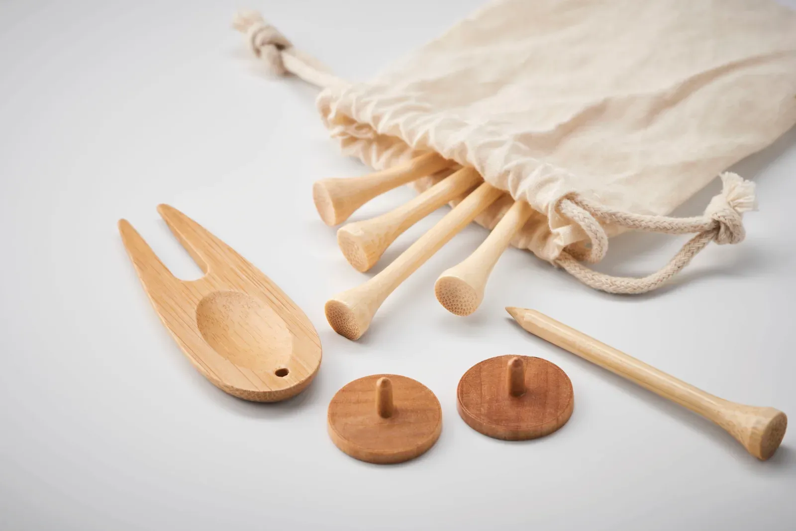 Dormie Bamboo Golf Accessory Set in Cotton Pouch — Beige