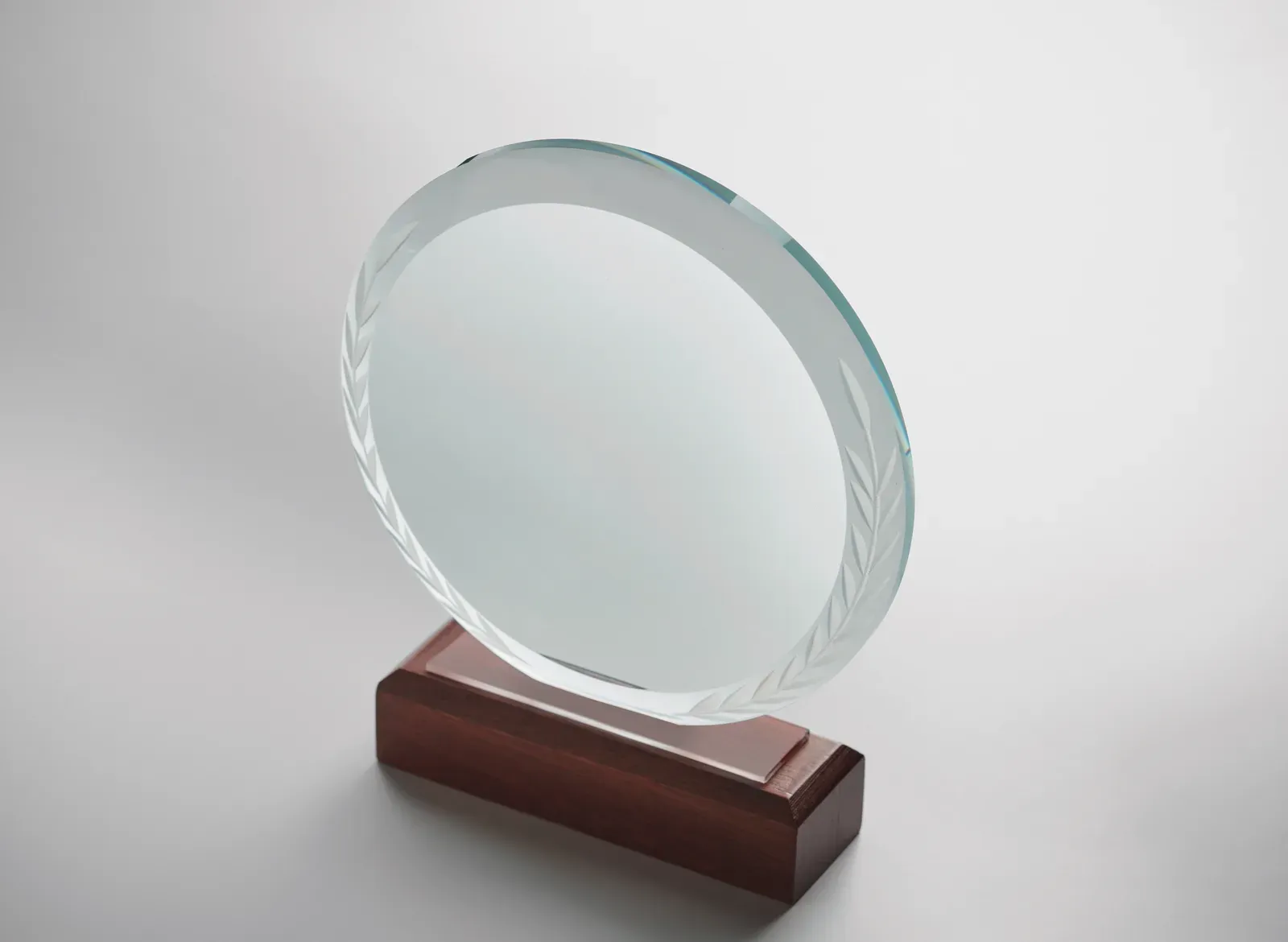 Keen Round Crystal Award Plaque – Beech Wood Base, Gift Boxed — Brown