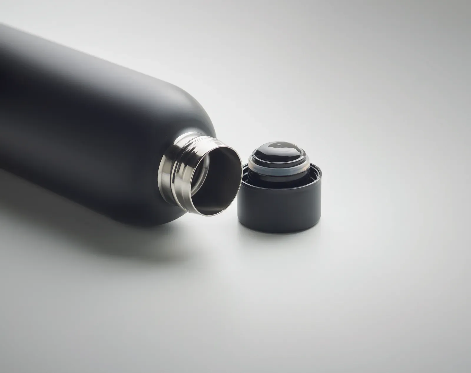 Athena – Double Wall Insulating Vacuum Bottle in Recycled Stainless Steel — Black
