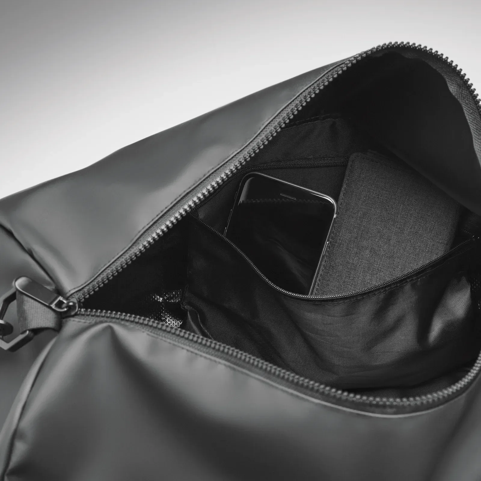 Duffle Bag Jaya Duffle with Zippered Pocket 49X28X28 cm MO6940 — Black