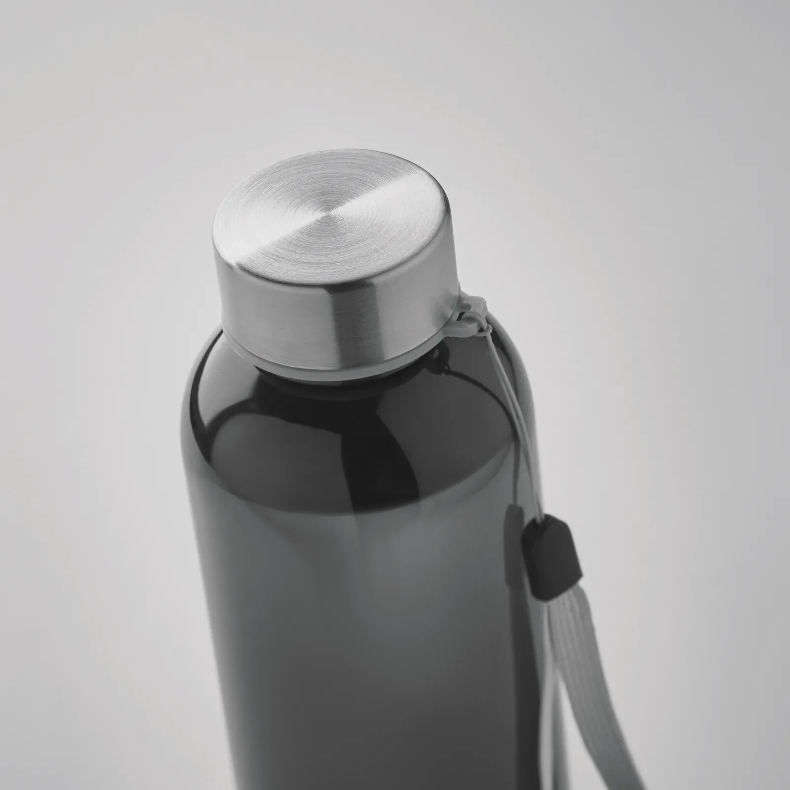Sea – Drinking Bottle in Tritan Renew™ which is BPA Free with Stainless Steel Handle Lid