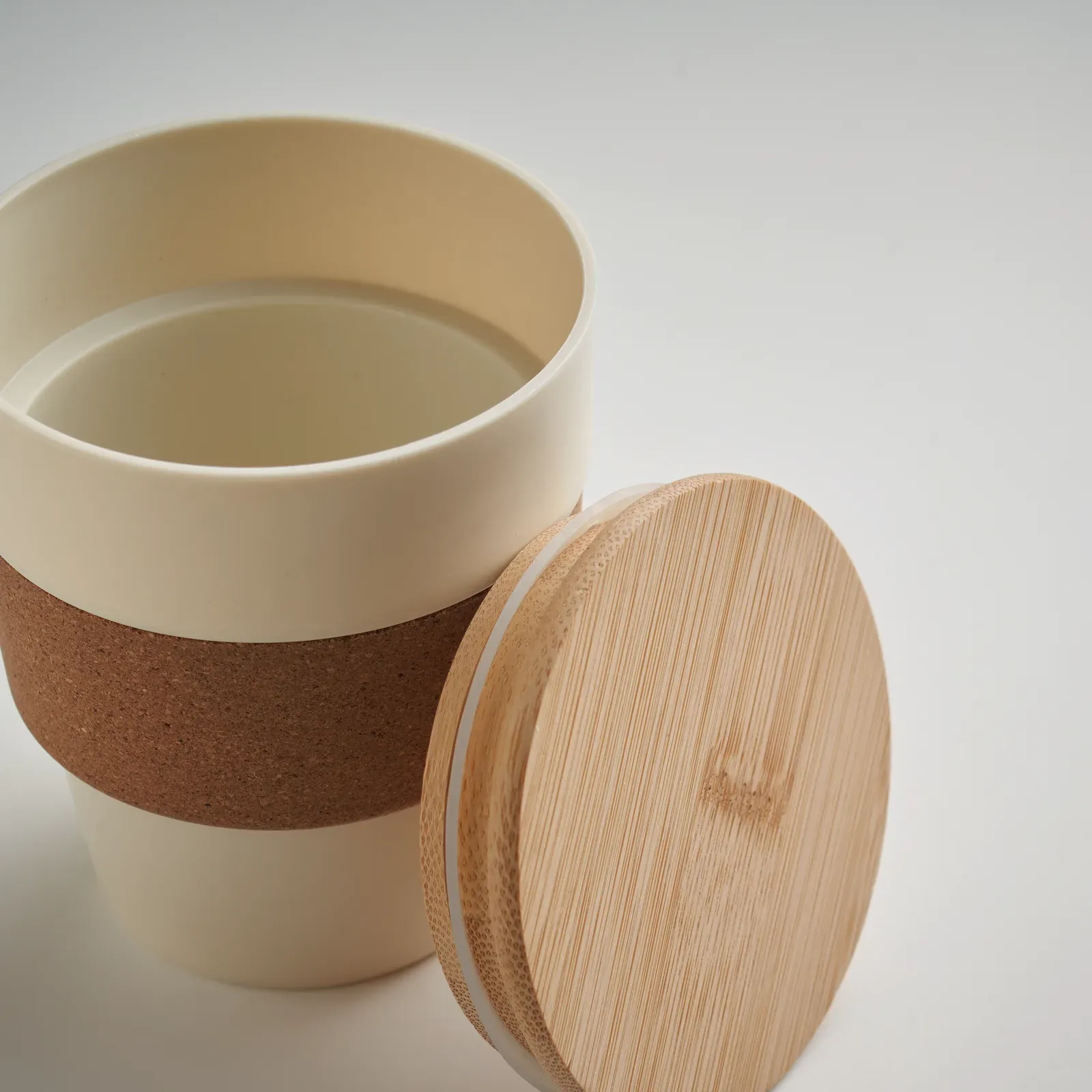 Galao – Single Wall Tumbler in PP with Cork Protective Sleeve and Bamboo Lid — Beige
