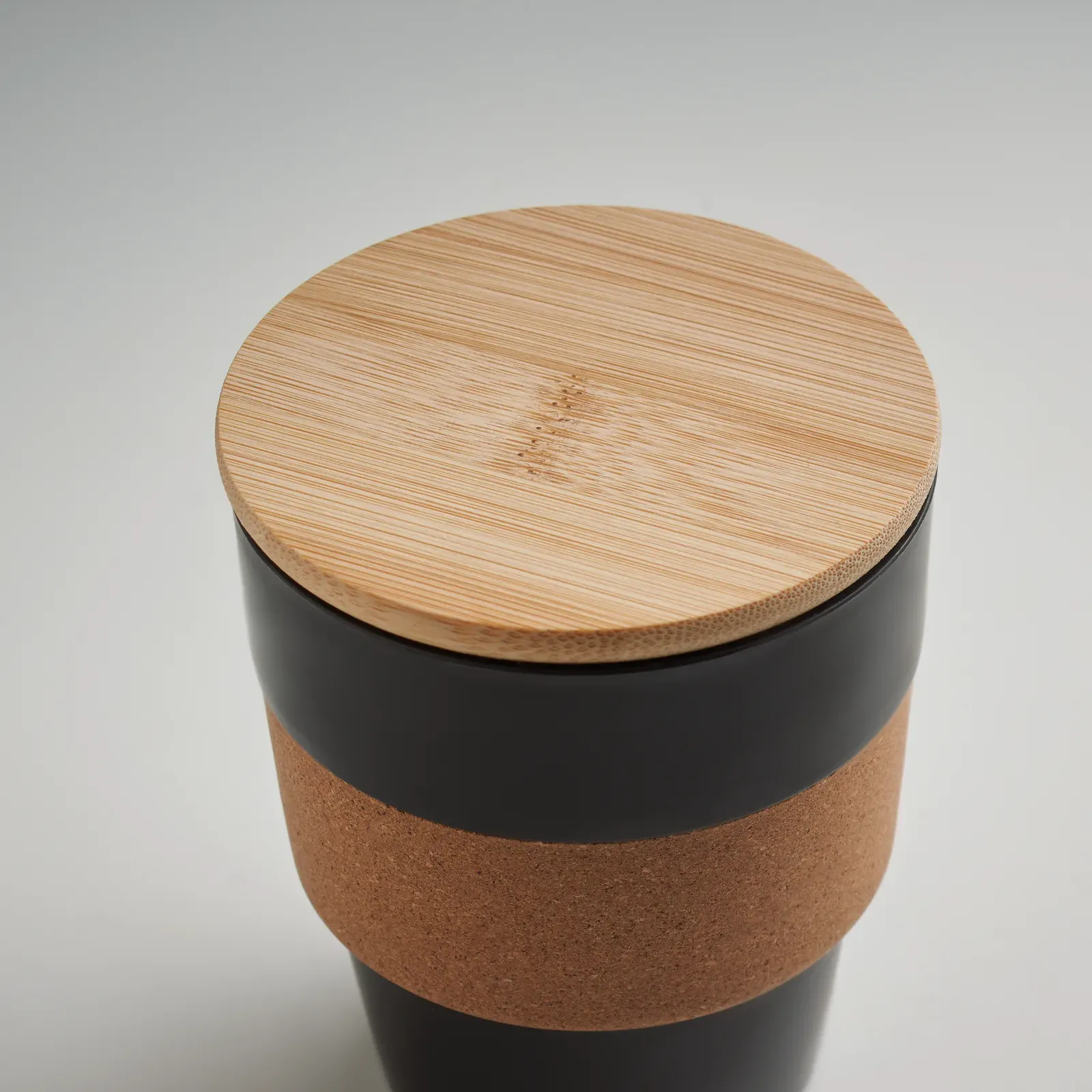 Galao – Single Wall Tumbler in PP with Cork Protective Sleeve and Bamboo Lid — Black