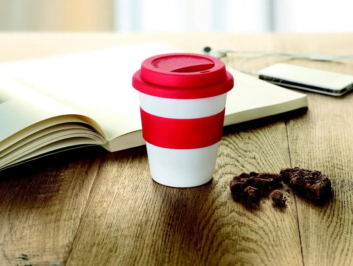Astoria – Single Wall Tumbler in Shiny White PP with Silicone Lid and Middle Ring — Red