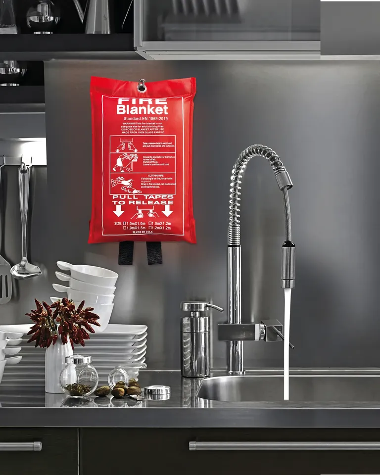 Blake – Fire Blanket Made of Glass Fibre Presented in a PVC Pouch