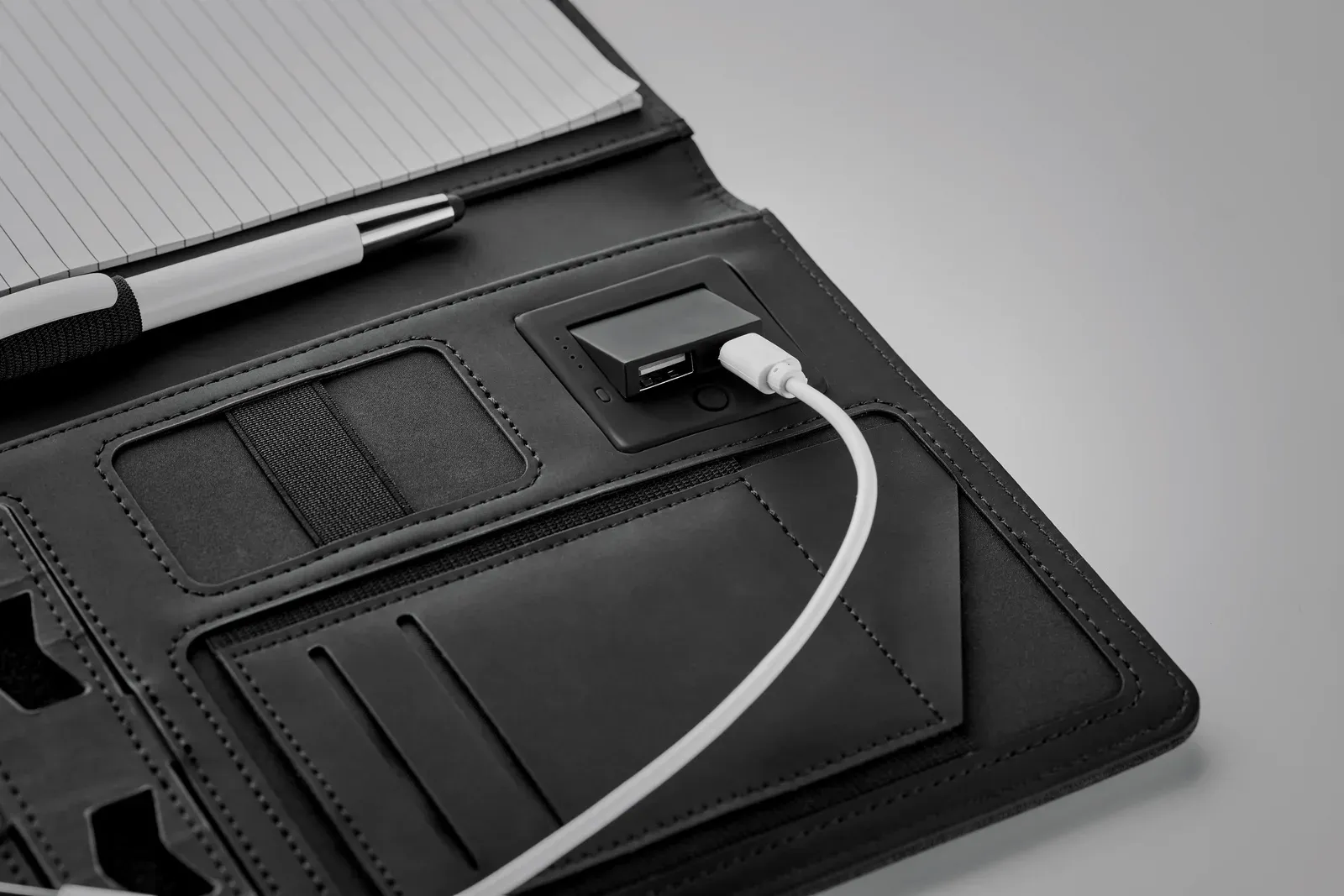 Powernoty A5 Conference Folder with 4000mAh Power Bank – Built-In USB-C & Notepad — Black