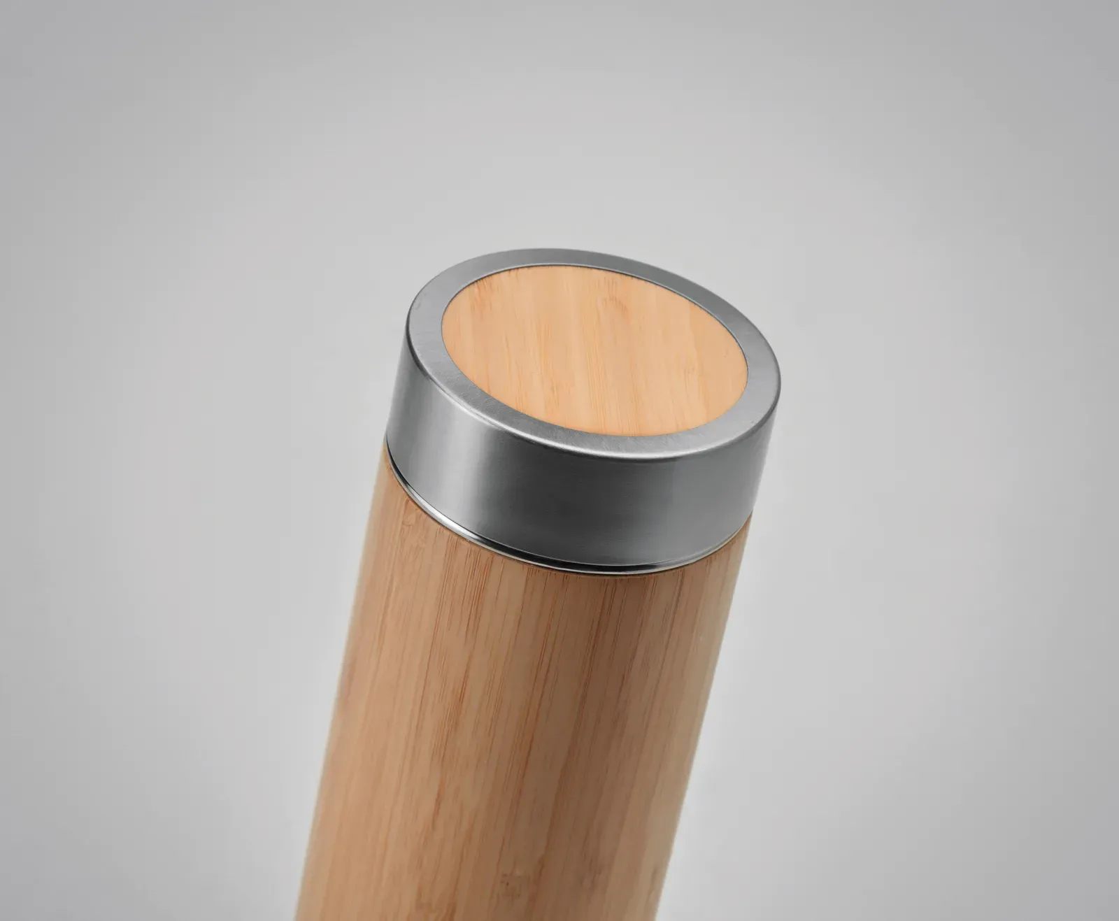 Batumi – Double Wall Stainless Steel Insulating Vacuum Flask with Bamboo Cover and Additional Tea Infuser
