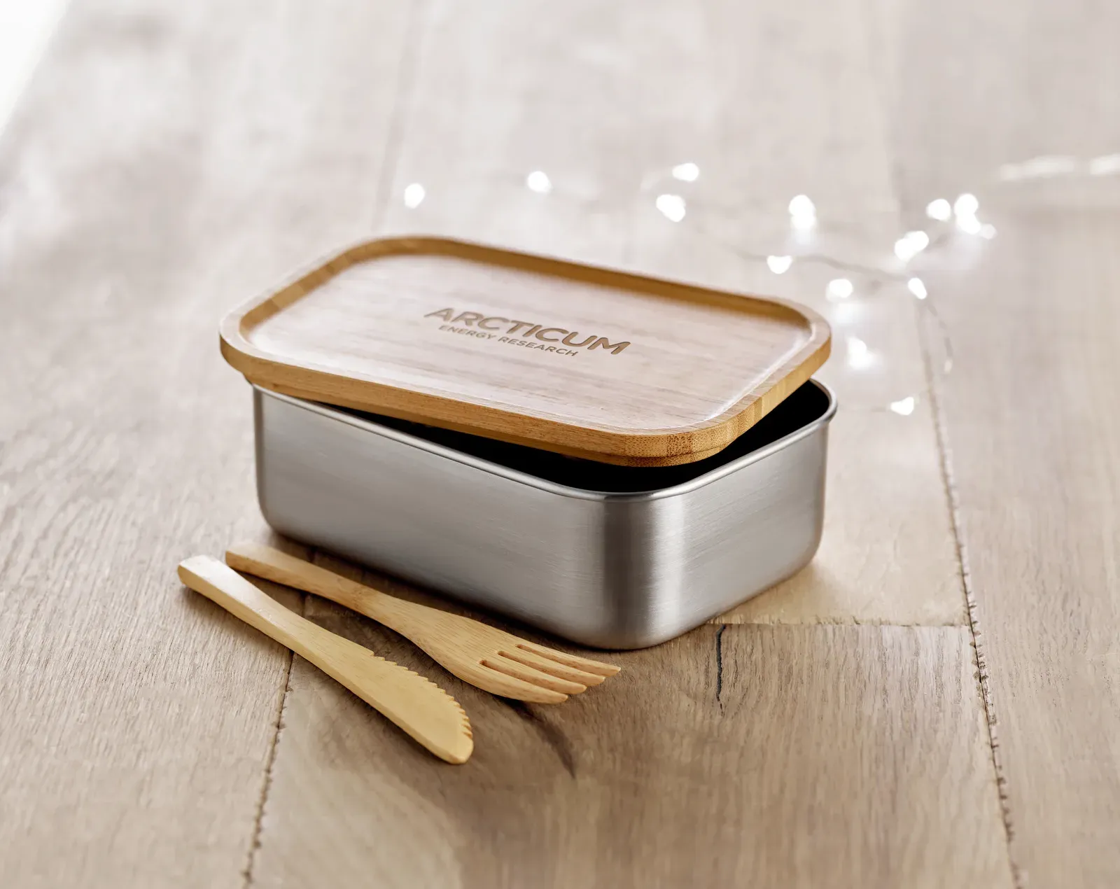 Savanna – Stainless Steel Lunch Box with Bamboo Lid and 2 Cutlery Utensils with Attachable Polyester Band — Wood